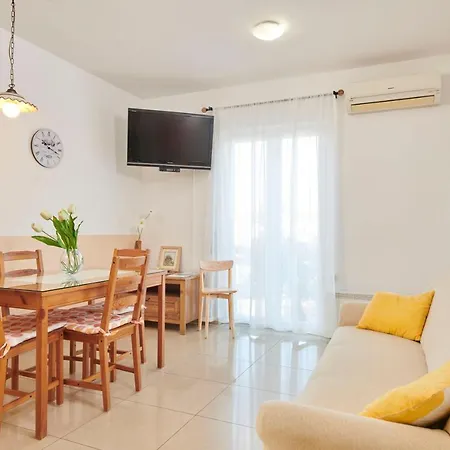 Apartment Ax